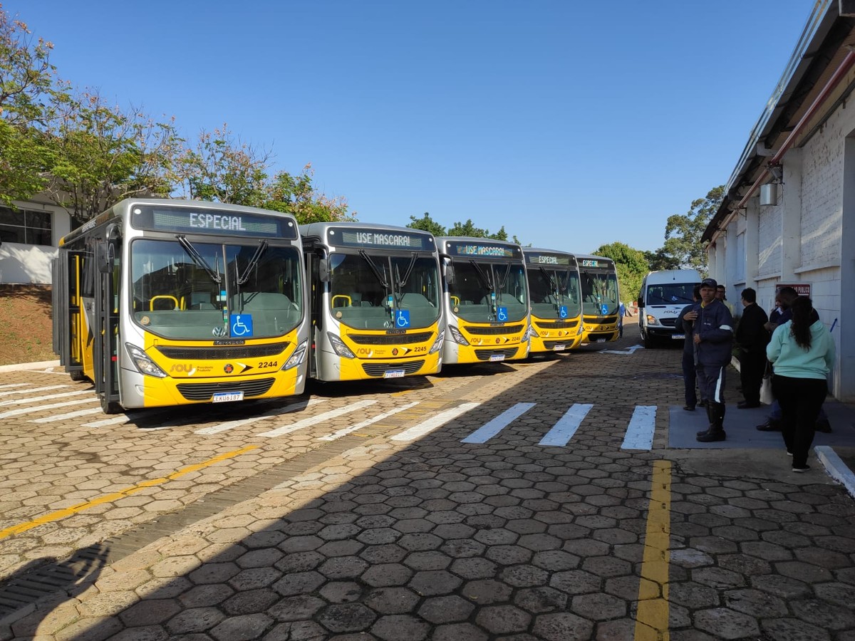 Transporte coletivo urbano recebe mais cinco ônibus e van para