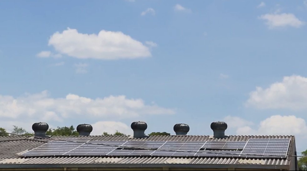 Agroindústria investiu R$ 150 mil em placas solares e equipamentos — Foto: RPC/Reprodução