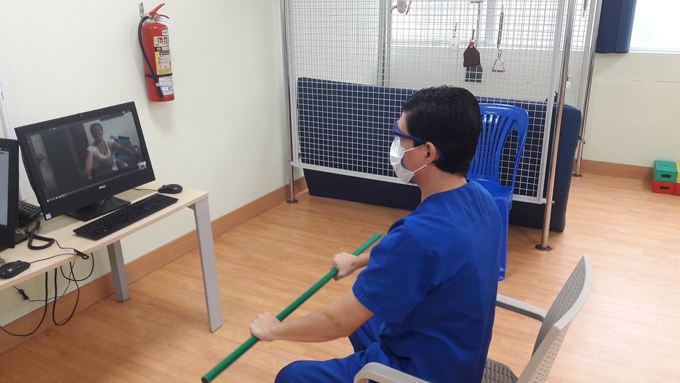 Telemedicina: ferramenta para garantir cobertura de saúde para o maior número de pessoas, principalmente em locais menos favorecidos — Foto: https://commons.wikimedia.org/w/index.php?search=telemedicina&title=Special%3ASearch&go=Go&ns0=1&ns6=1&ns12=1&ns14=1&ns100=1&ns106=1#/media/File:Pablo_Jarr%C3%ADn_4.jpg