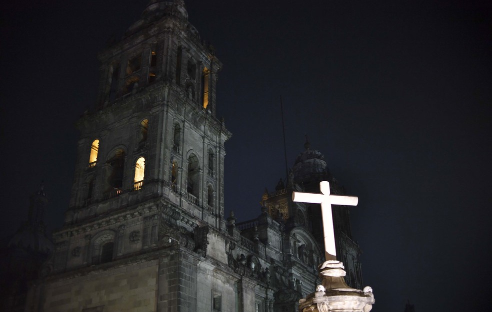 Morre padre que foi esfaqueado durante missa no México | Mundo | G1