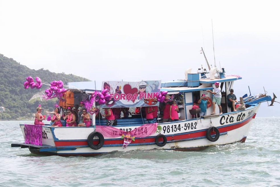 Carnamar reúne embarcações de foliões em desfile pelo canal de São Sebastião — Foto: Prefeitura de São Sebastião/Divulgação