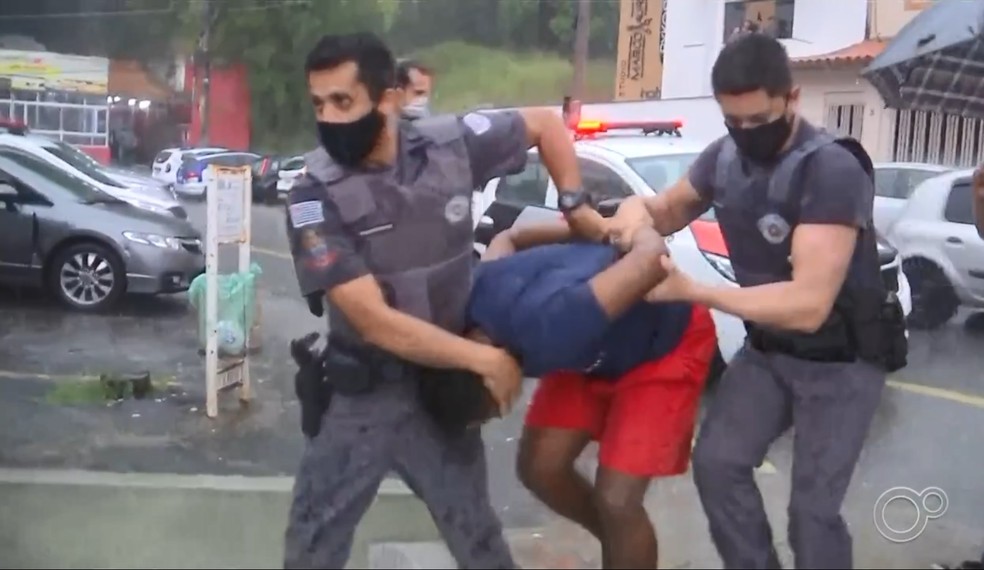 Polícia prendeu os suspeitos do crime  — Foto: Reprodução/TV TEM