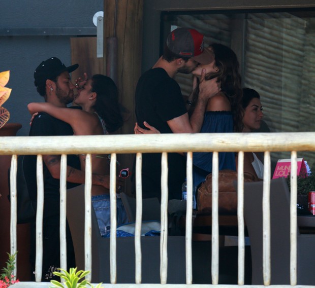  Bruna Marquezine e Neymar se despedem em Noronha (Foto: AgNews)