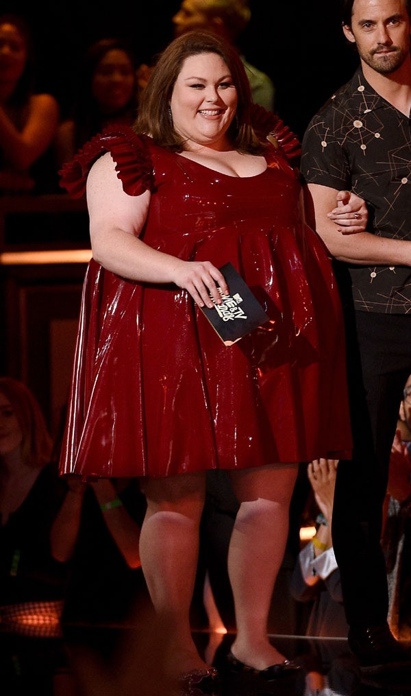 Chrissy Metz no palco do MTV Movie Awards (Foto: Getty Images)