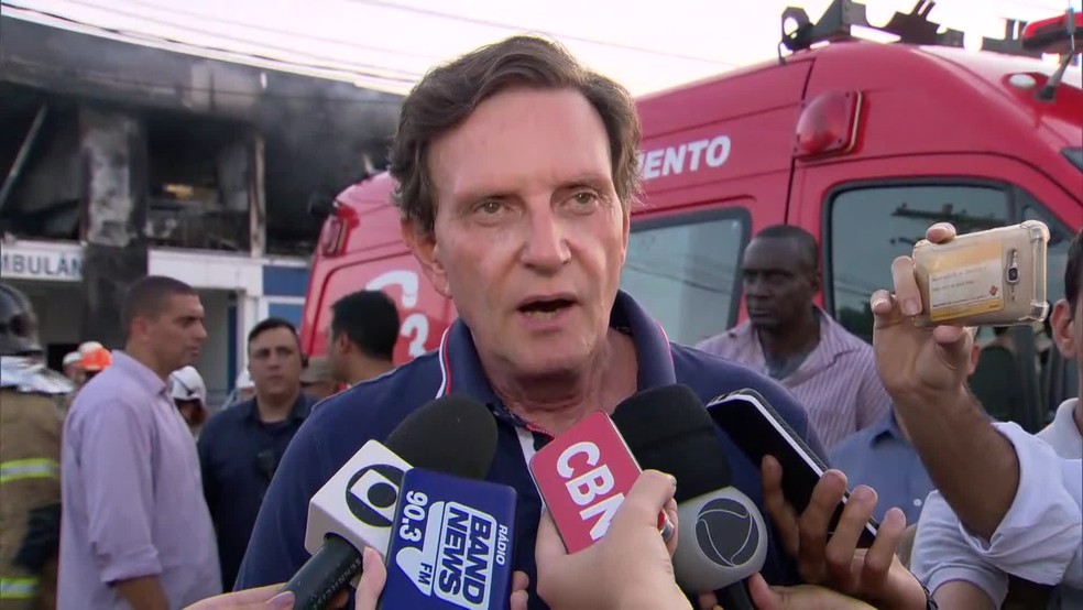 Marcelo Crivella esteve no Lourenço Jorge após o incêndio — Foto: Reprodução/Globo News