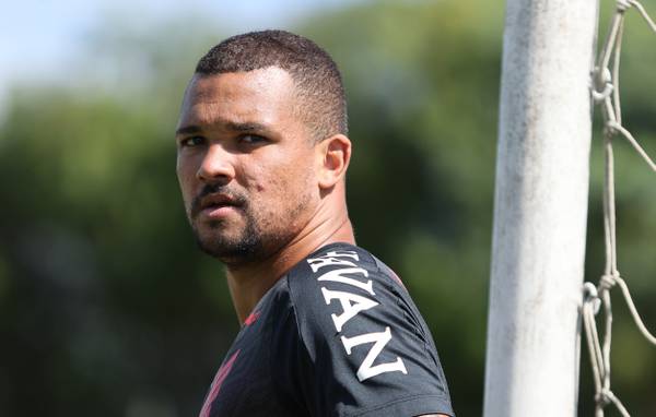 Sem jogar no Athletico-PR e acertado com o Cruzeiro, Zé Ivaldo mantém forma física; veja detalhes