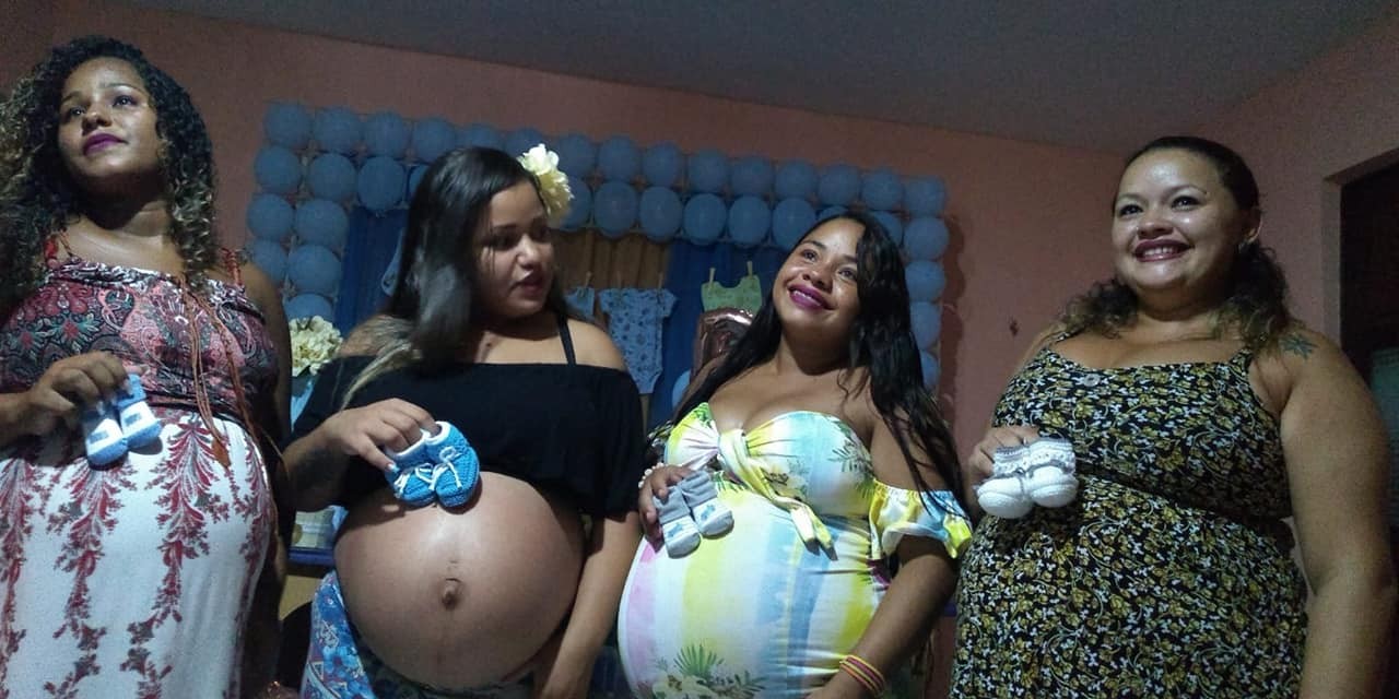 Irmãs não esperavam que engravidariam juntas (Foto: Facebook )