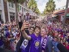 Dinheiro para time de Kaká vale 'sonho americano' para brasileiros