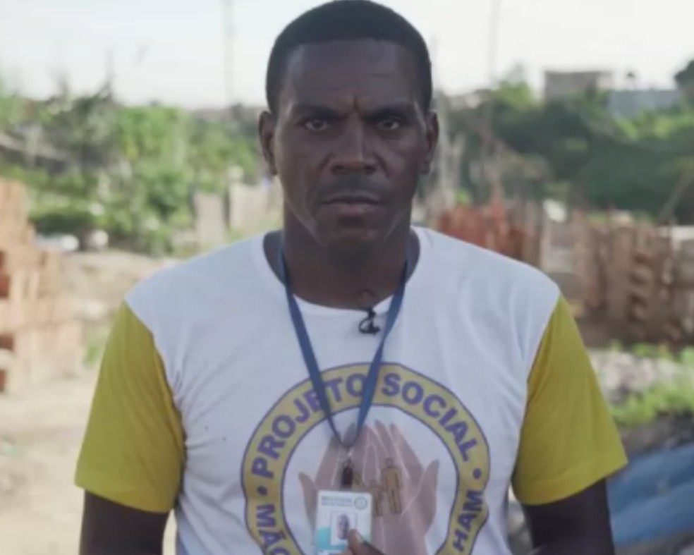 Desempregado, Marcos dos Anjos planta temperos para sobreviver — Foto: Felix Lima