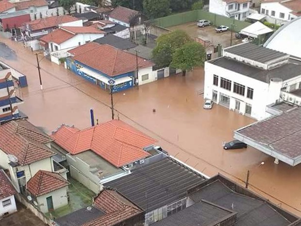 Do alto é possível ver ruas alagadas após temporal (Foto: Arquivo Pessoal)