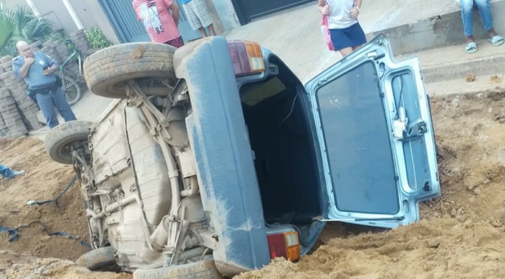 Obra em avenida de Porto Ferreira causa acidentes. — Foto: Reprodução/EPTV