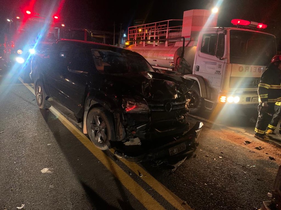 Camionete atingiu carro na Rodovia SP-294 em Pompeia — Foto: Joãozinho/Rádio Tupã