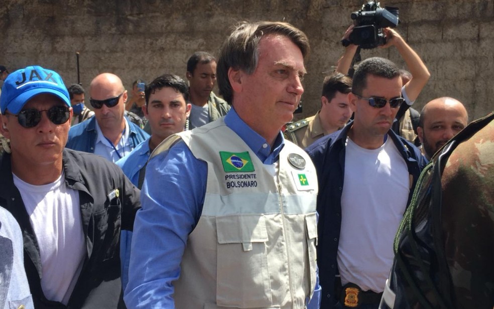 Presidente da República Jair Bolsonaro (sem partido) visita obra do hospital de campanha — Foto: Gabriel Tibaldo/TV Anhanguera