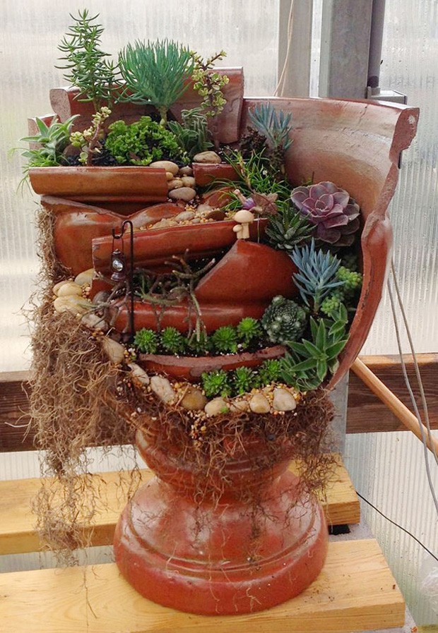 Vasos quebrados viram jardins de fada (Foto: Reprodução)