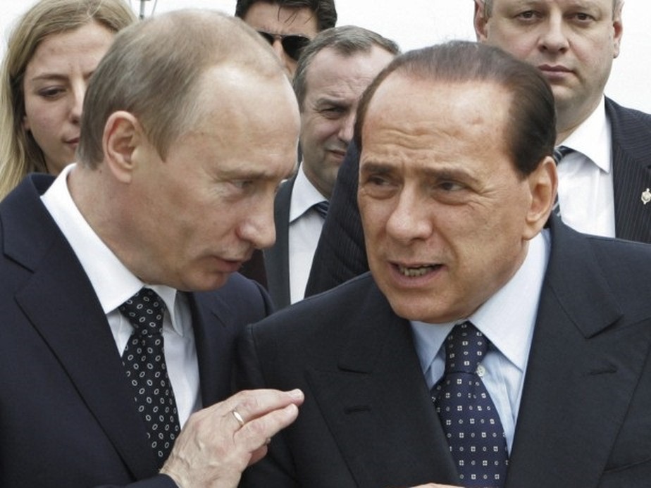 O presidente da Rússia ao lado de Silvio Berlusconi quando este ainda era premier da Itália, em 2008
