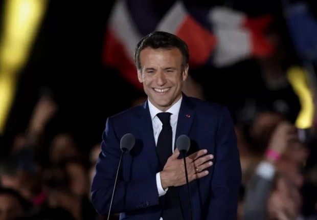 Macron foi reeleito com 58% dos votos. Marine Le Pen, da direita radical, sua rival no segundo turno, obteve 41%. (Foto: REUTERS via BBC)
