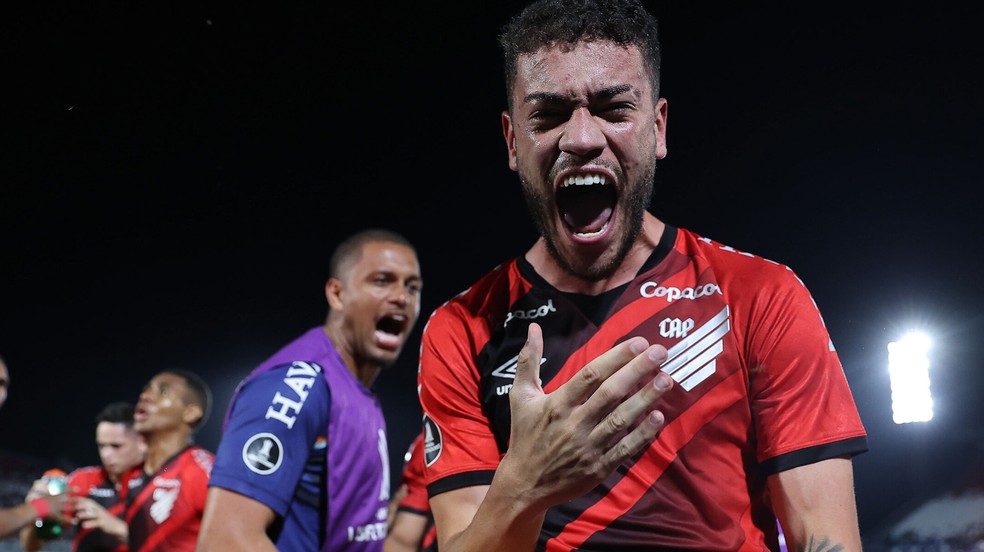 Rômulo comemora gol do Athletico em Assunção — Foto:  José Tramontin/Athletico