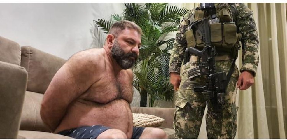 Levi Adrian Felicio no momento da prisão  — Foto: Secretaria Nacional Anti Forças do Paraguai 