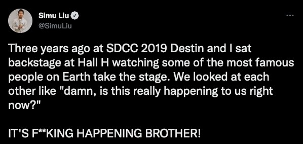 O post de Simu Liu comemorando o anúncio de Destin Daniel Cretton como diretor de Vingadores 5 (Foto: Twitter)
