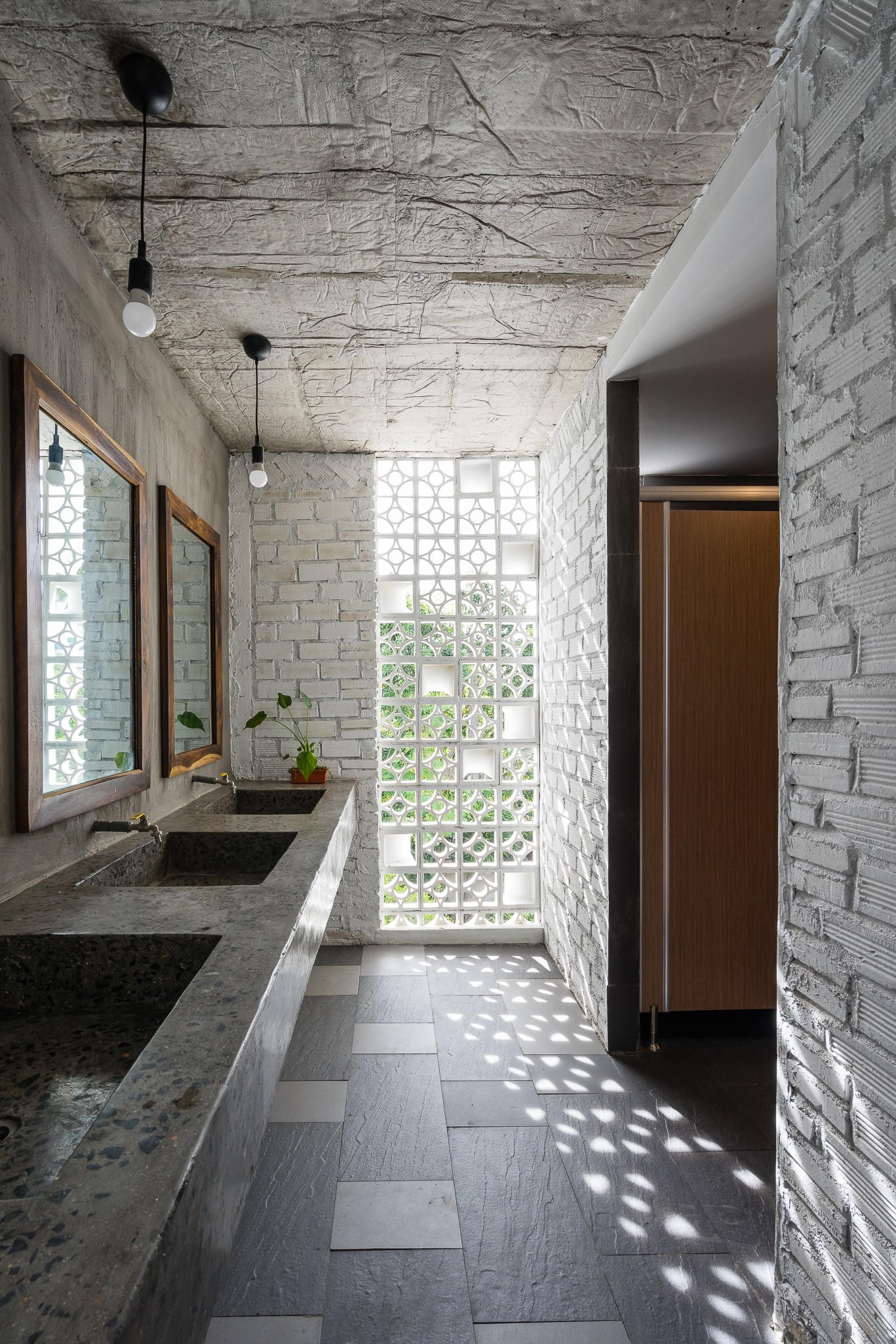 6 banheiros com bancada de concreto para se apaixonar (Foto: Quang Tran)