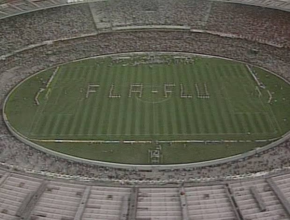 Fla-Flu de 1963 no Maracan&atilde; det&eacute;m o recorde de p&uacute;blico de jogos de clubes &mdash; Foto: Reprodu&ccedil;&atilde;o