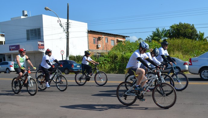 Passeio ciclístico comemora o aniversário de 10 anos da PM, no AP (Foto: Rafael Moreira/GE-AP)