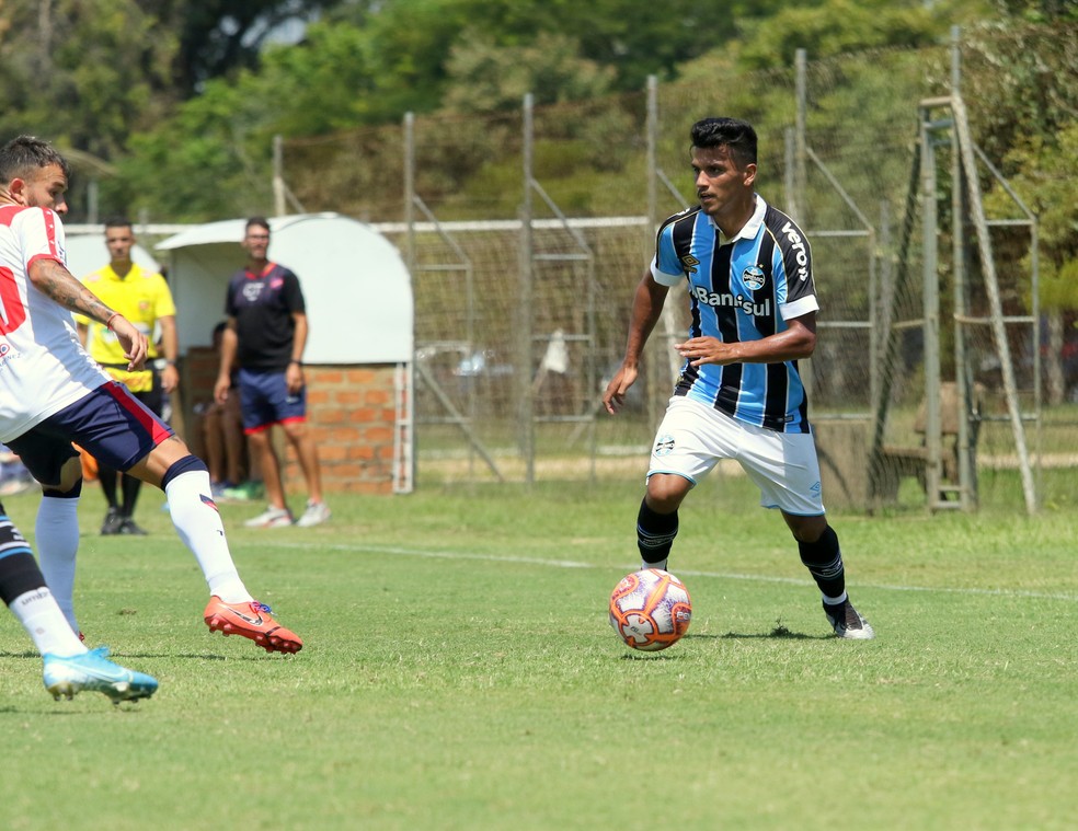 Capitão do Grêmio na Copinha visa time profissional e negocia renovação