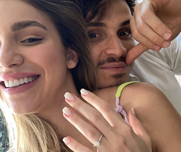 Bruna Santana e Raphael Veiga ficam noivos (Foto: Reprodução/Instagram)