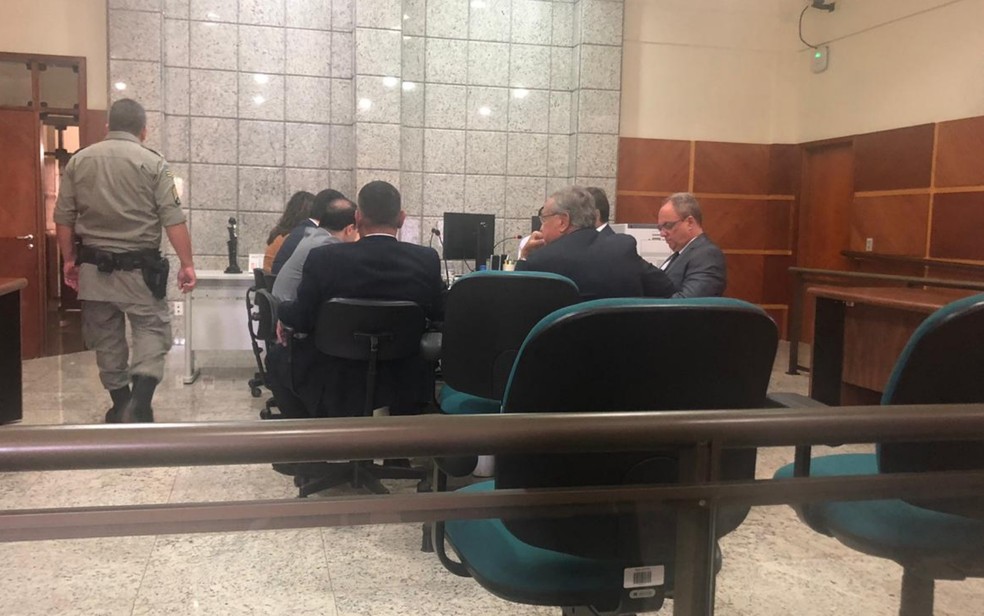 AudiÃªncia sobre posse ilegal de armas de fogo encontradas na casa de JoÃ£o de Deus acontece no FÃ³rum de AbadiÃ¢nia, GoiÃ¡s â Foto: Aline Leonardo/ TJ-GO