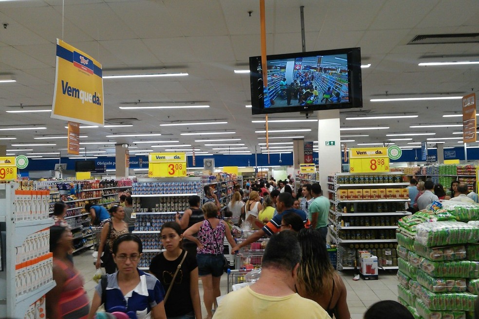 Hipermercados impediram um recuo maior no índice das vendas do comércio em geral (Foto: Lucas Leite/G1)