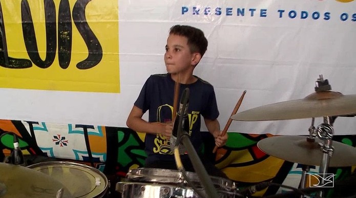 Danilo Silva que montou bateria de sucata se apresentou em São Luís — Foto: Reprodução/TV Mirante