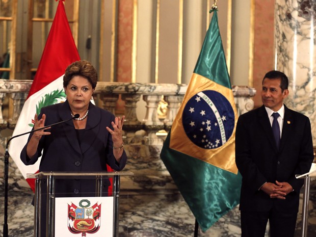 A presidente Dilma Rousseff ao lado do presidente Ollanta Humala em declaração oficial durante visita ao Peru  (Foto: Reuters)