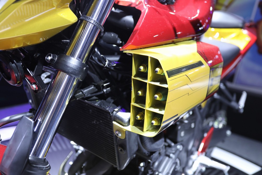 Detalhes da Yamaha apresenta a MT-03 inspirada no Homem de Ferro — Foto: Fábio Tito/G1