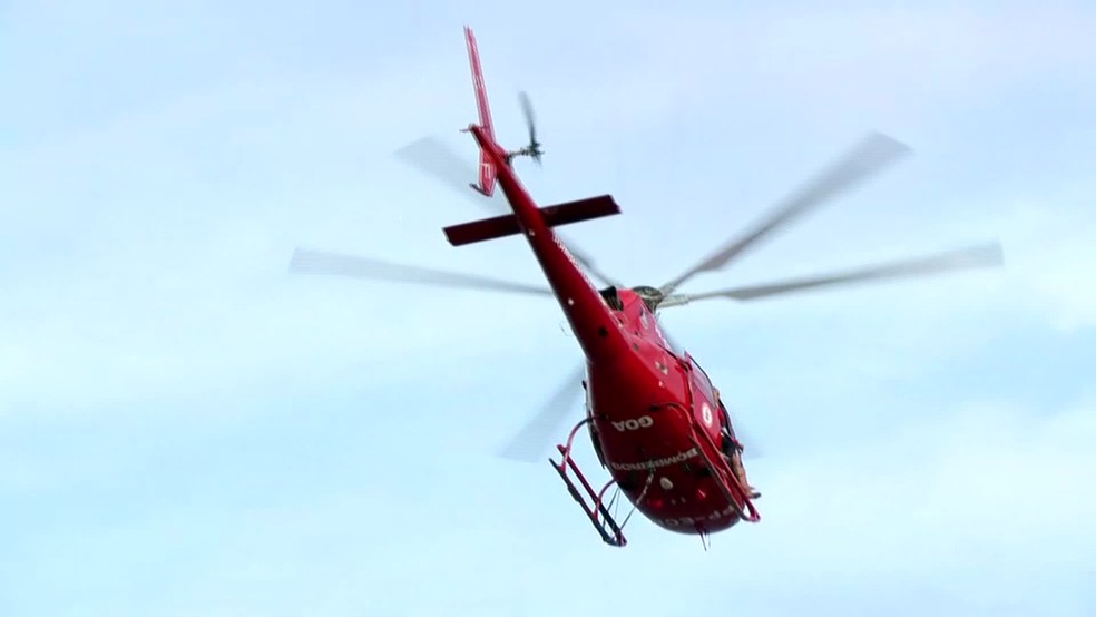 Helicópteros são usados nas buscas no mar em Itaguaí (Foto: Reprodução/ TV Globo)