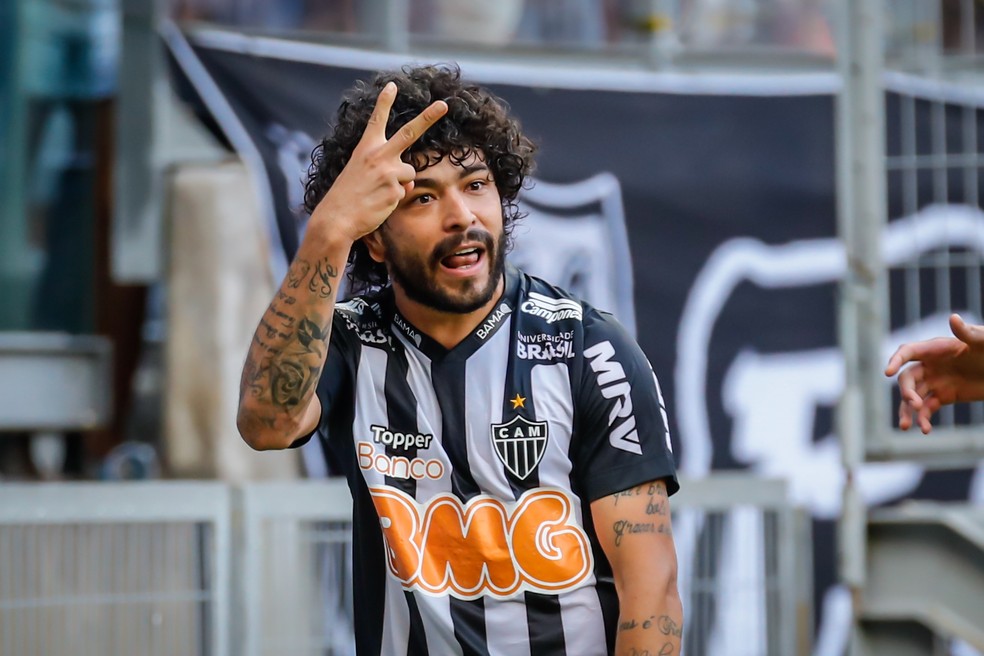 Luan est acertado com o Gois  Foto: Bruno Cantini/ Atltico-MG
