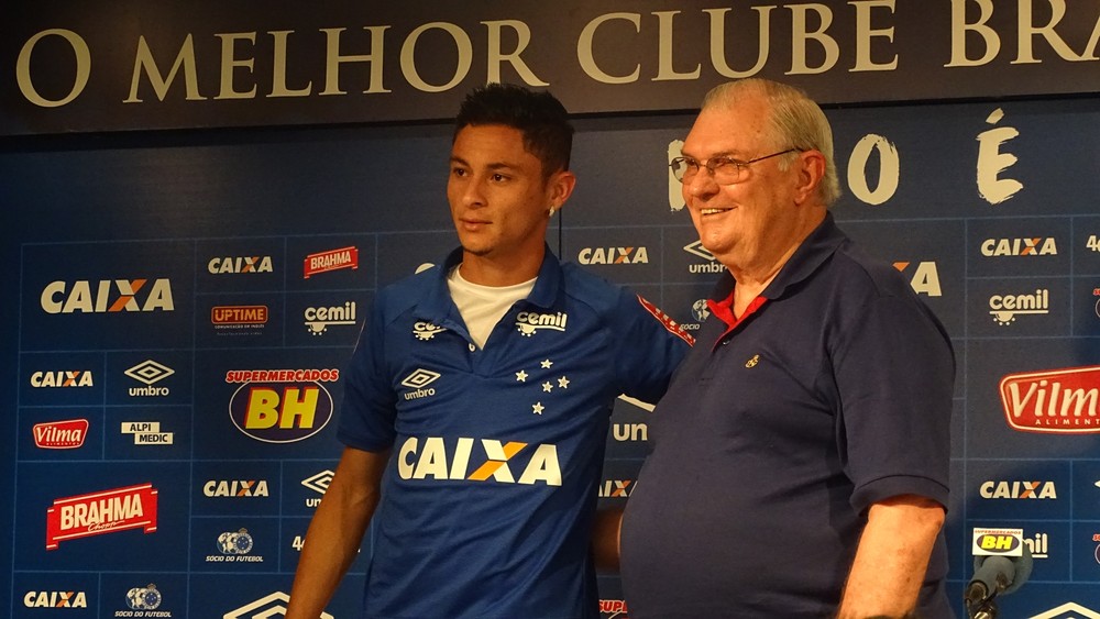 Cruzeiro explica que contrato obrigou venda de Diogo Barbosa ao Palmeiras