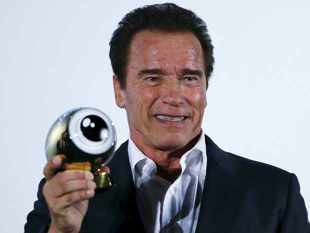 Ator Arnold Schwarzenegger recebe prêmio Golden Icon em Zurique, Suíça (Foto: REUTERS/Arnd Wiegmann)