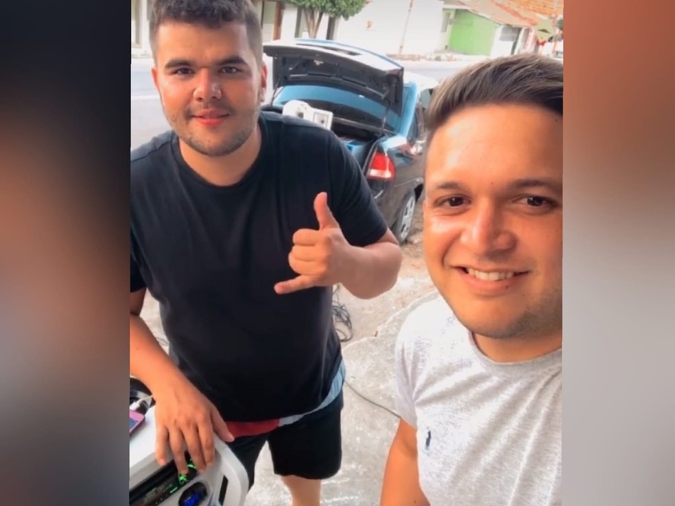 Fábio Farley (à esquerda) e Alan Farias (à direita) foram assassinados a tiros em uma churrascaria em Pires Ferreira, no interior do Ceará. — Foto: Arquivo pessoal