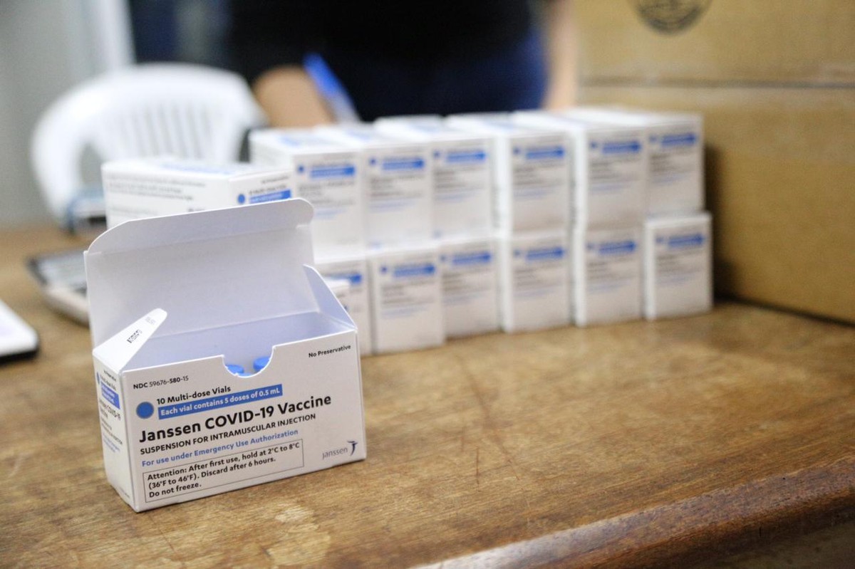 Redenção aplica doses da vacina da Janssen em grupos prioritários