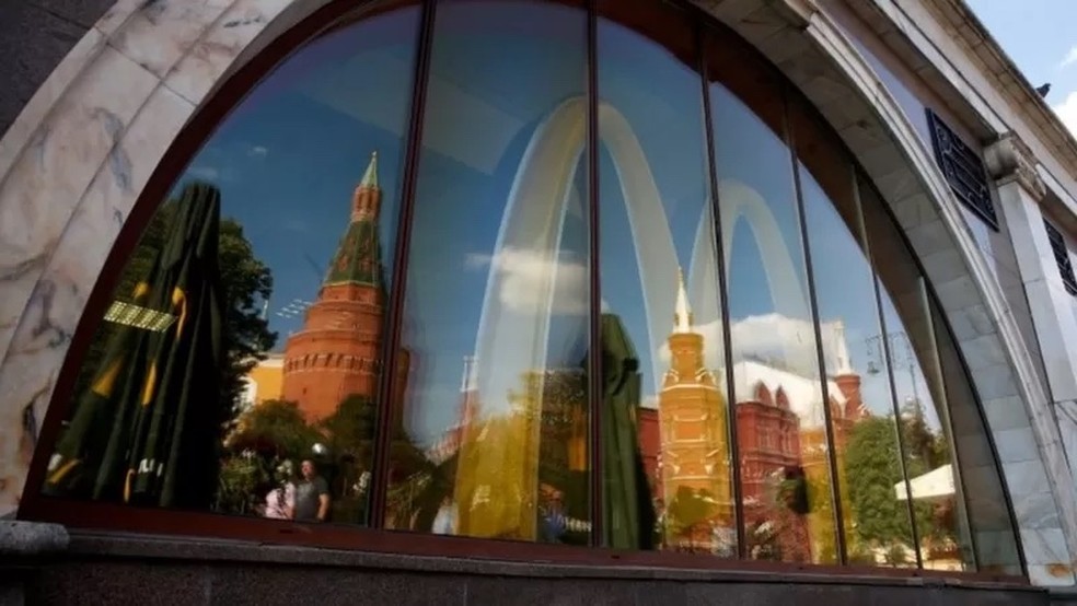 McDonald's tem 850 restaurantes de fast food na Rússia — Foto: Getty Images/BBC Brasil
