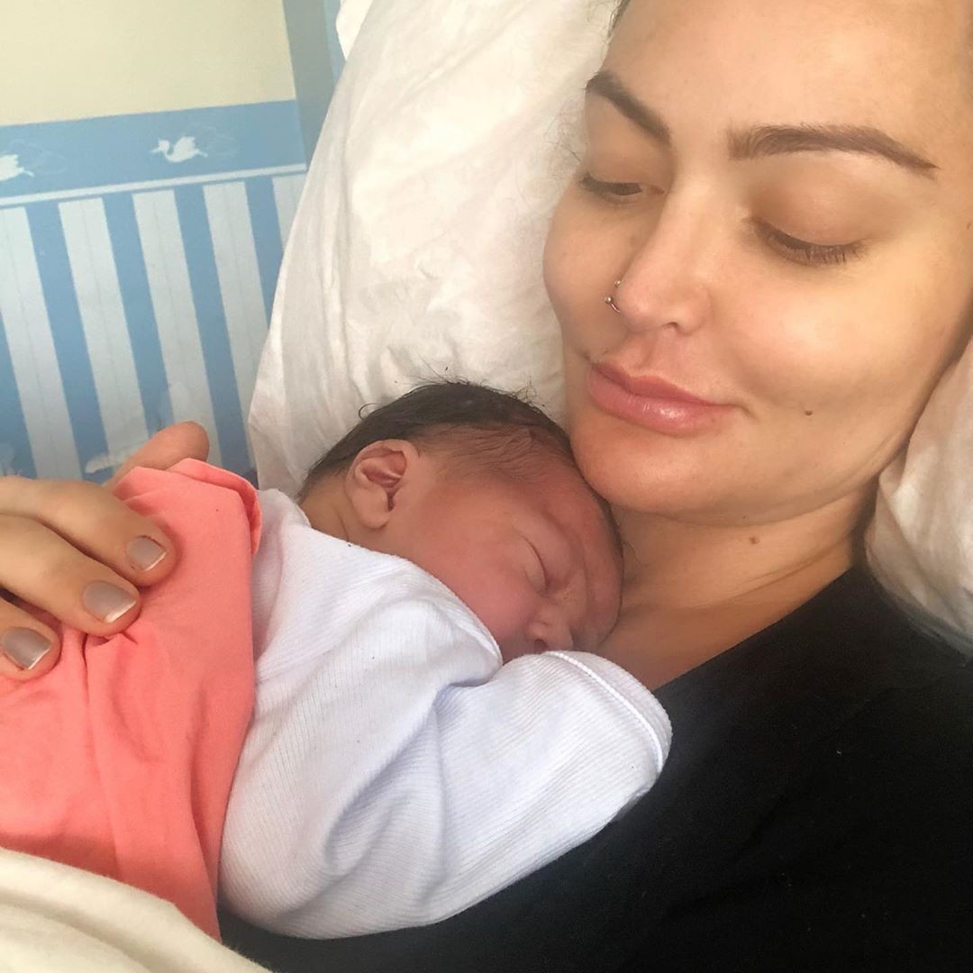 Laura Keller deu à luz primeiro filho com Jorge (Foto: Reprodução)