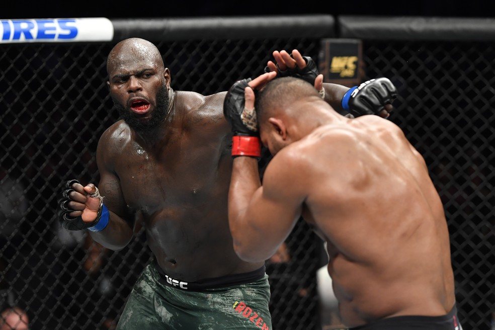 Jairzinho surpreende a quatro segundos do fim e nocauteia Overeem no UFC Washington — Foto: Getty Images