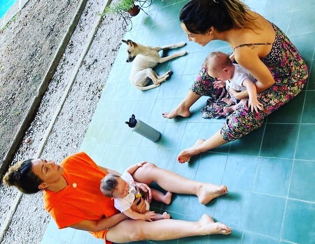 Fabiula Nascimento com Andreia Horta e filhos (Foto: Instagram)