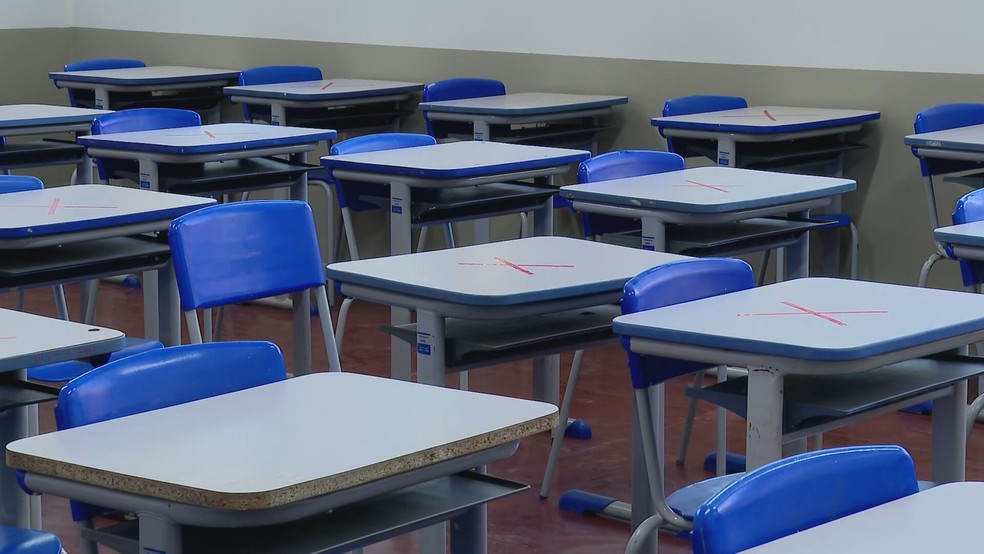 Mais de 20 escolas da rede estadual de ensino em Divinópolis estão em greve, diz Sind-UTE | Centro-Oeste | G1