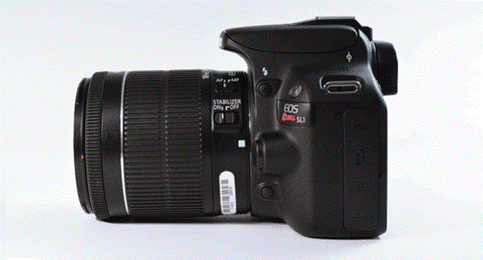 A Canon EOS Rebel SL1 (100D) é a menor DSLR de entrada disponível no mercado (Foto: Adriano Hamaguchi/TechTudo)