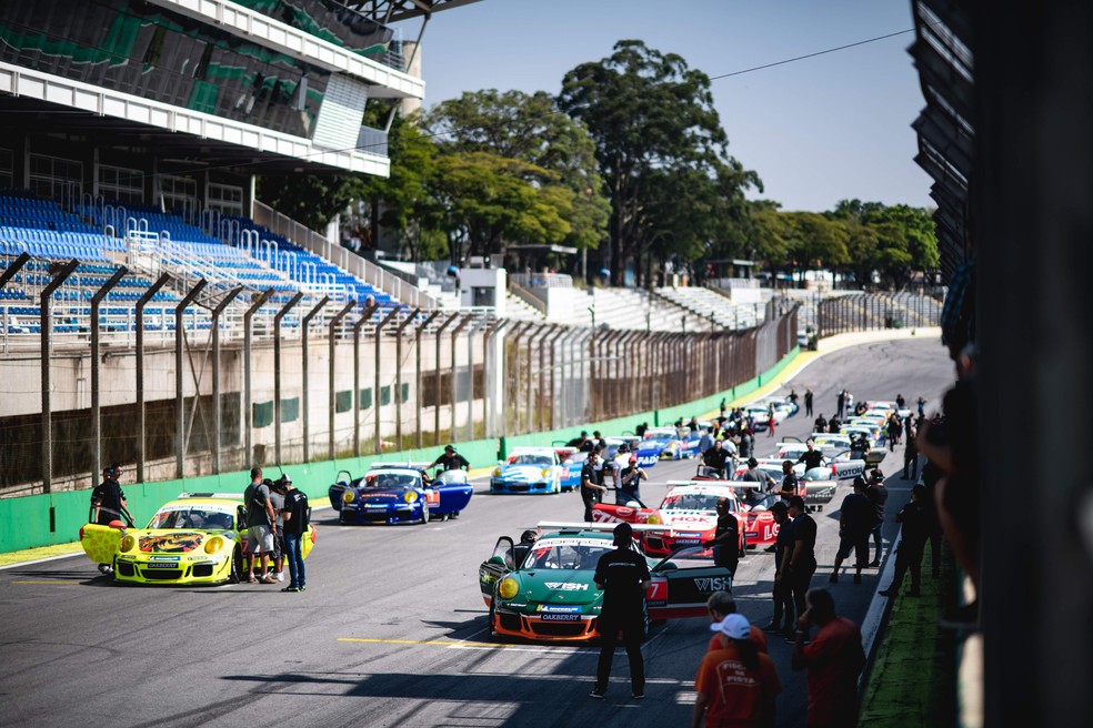 Porsche Cup Brasil teve arquibancadas vazias em março — Foto: Victor Eleutério