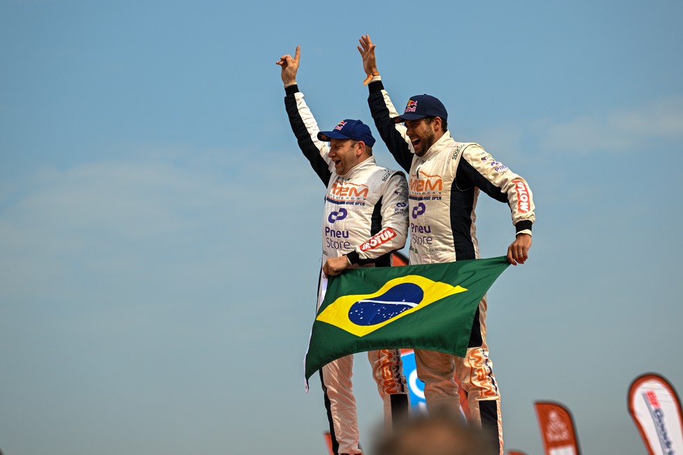 Timo Gottschalk e Lucas Moraes, terceiros colocados no Dakar 2023 — Foto: Duda Bairros/Fotop
