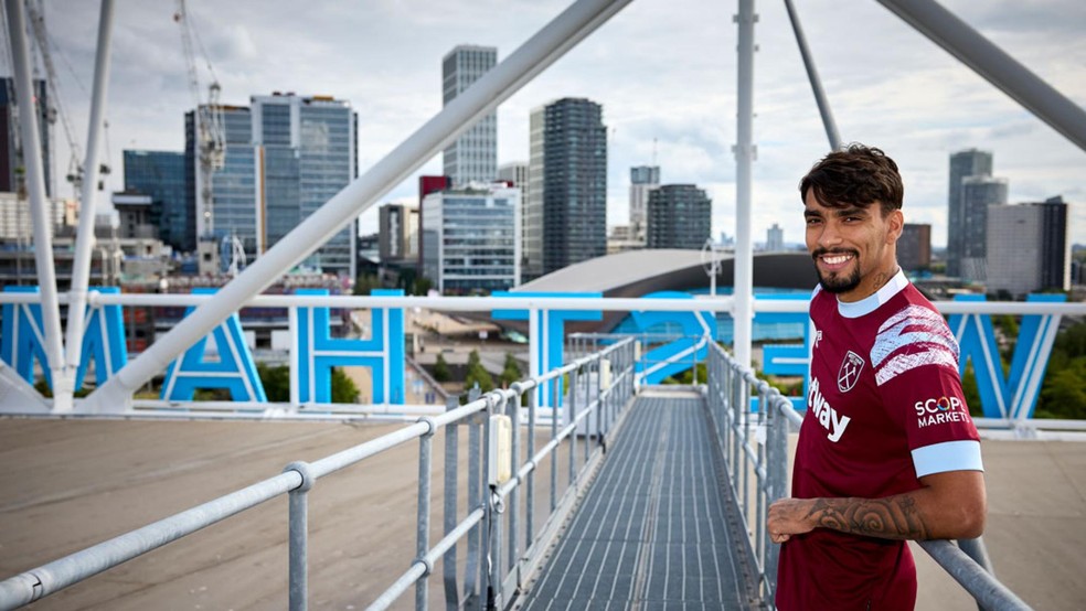 Lucas Paquetá no topo do Estádio Olímpico, a casa do West Ham em Londres — Foto: Divulgação/West Ham