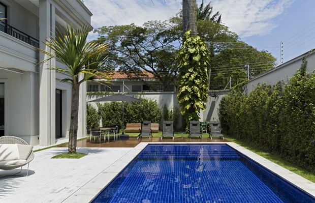 Casa em São Paulo aposta no mármore e no décor atemporal (Foto: Alain Brugier)