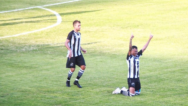 Marcílio comemora segundo gol do ABC